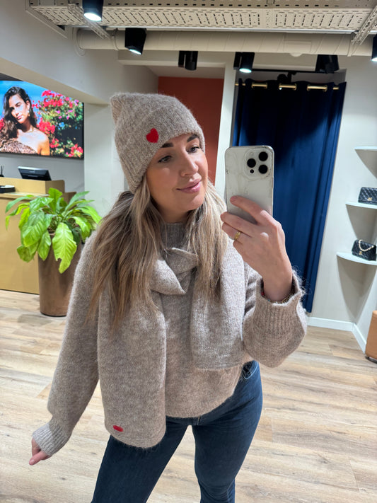 Muts met klein hartje taupe