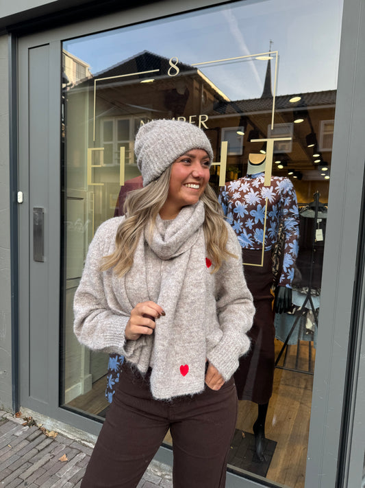 Muts met klein hartje taupe