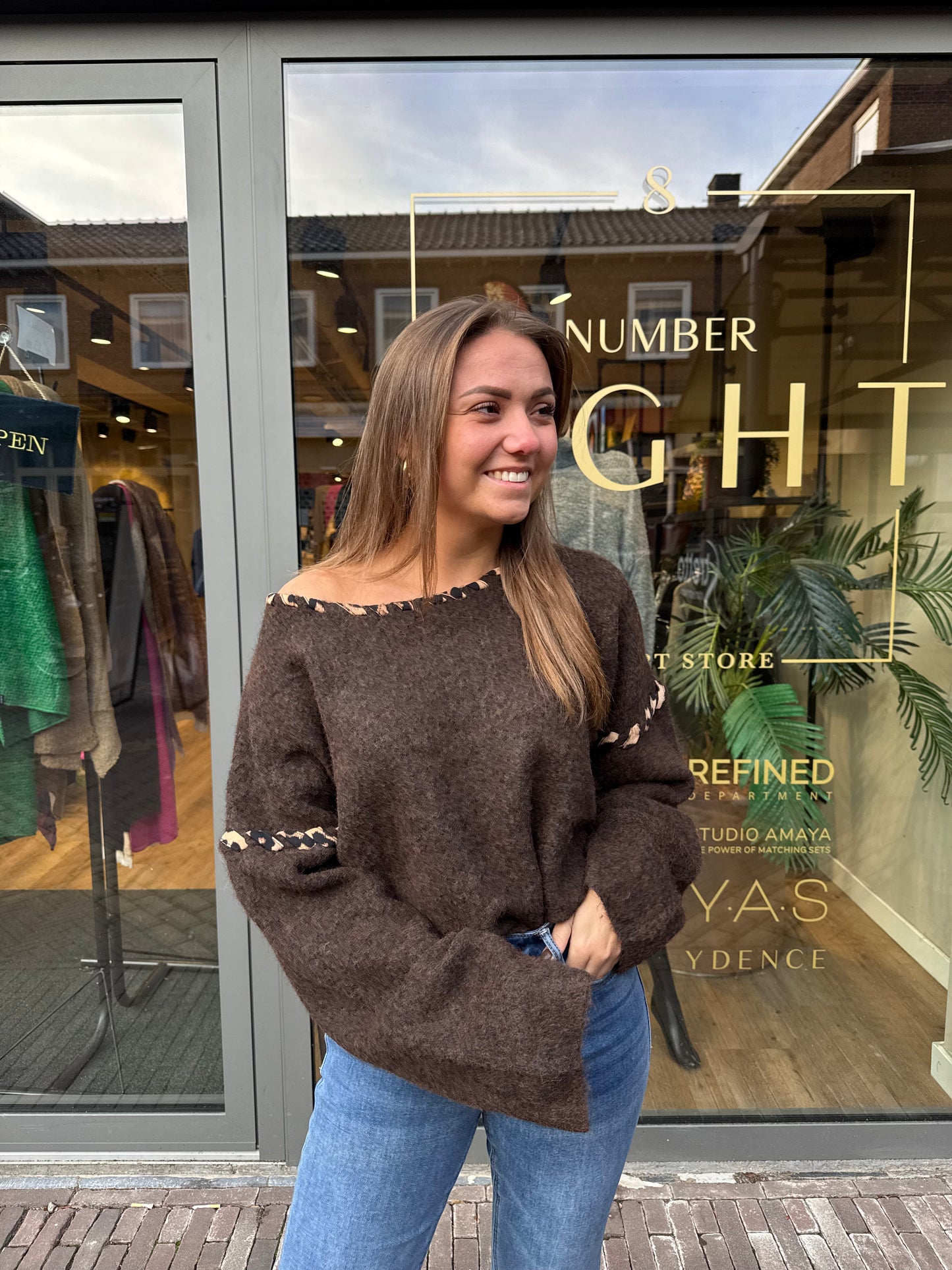 Bruine trui panter detail